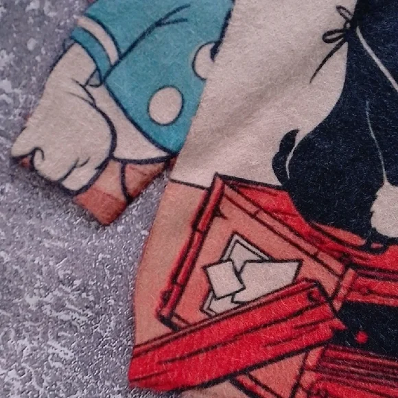 Walt Disney Donald Duck and Penguin Sweater Cream - Picture 4 of 7